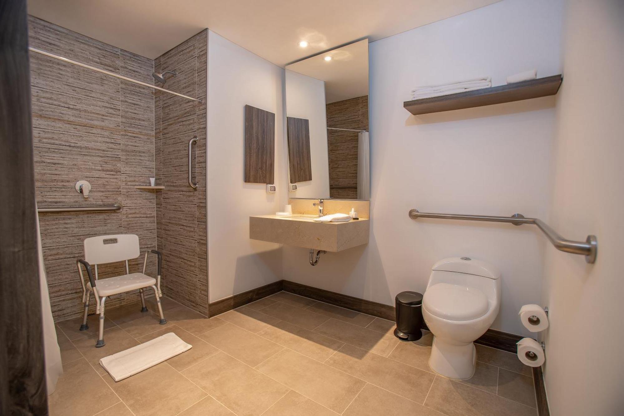 Отель Hampton By Hilton Lima San Isidro Экстерьер фото